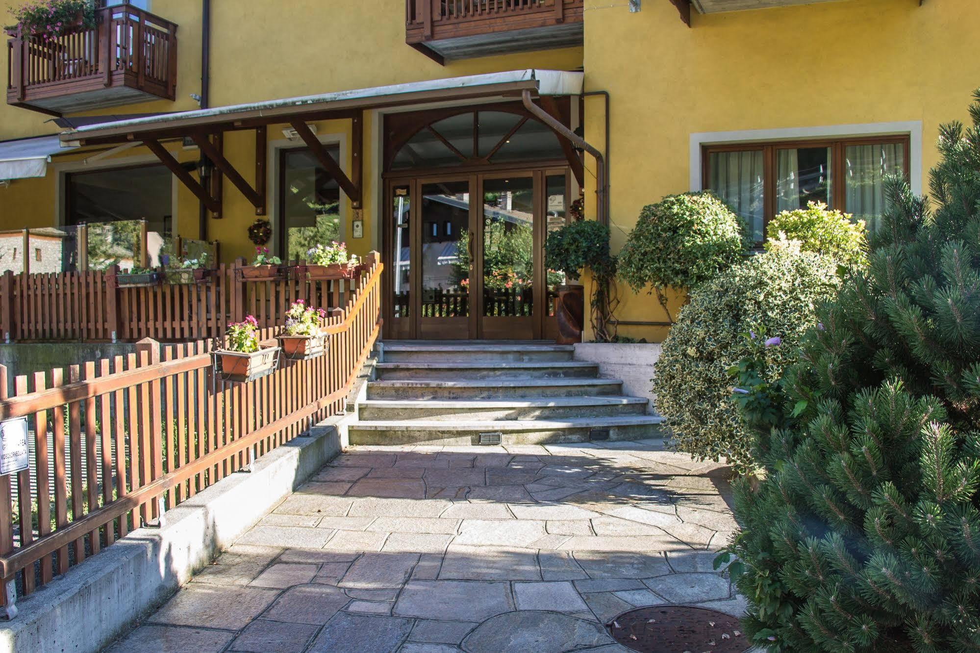 Crabun Hotel Pont-Saint-Martin Exteriör bild