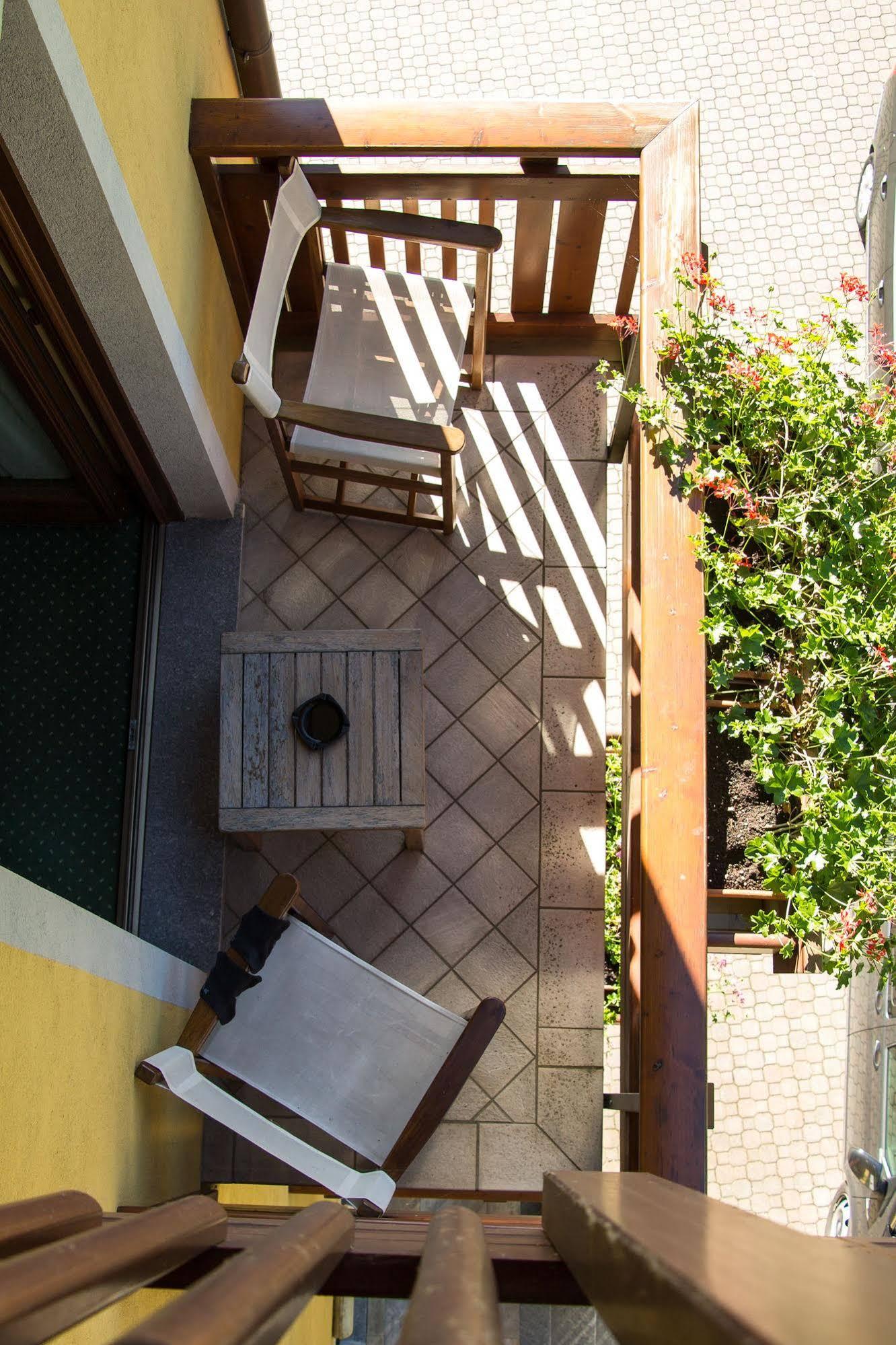 Crabun Hotel Pont-Saint-Martin Exteriör bild