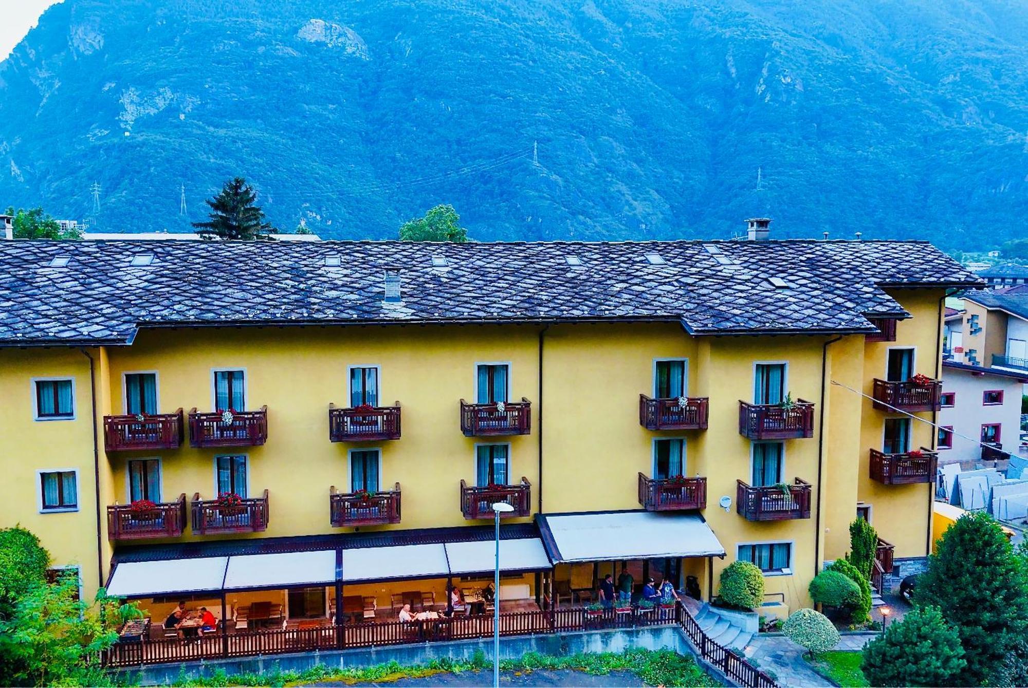 Crabun Hotel Pont-Saint-Martin Exteriör bild