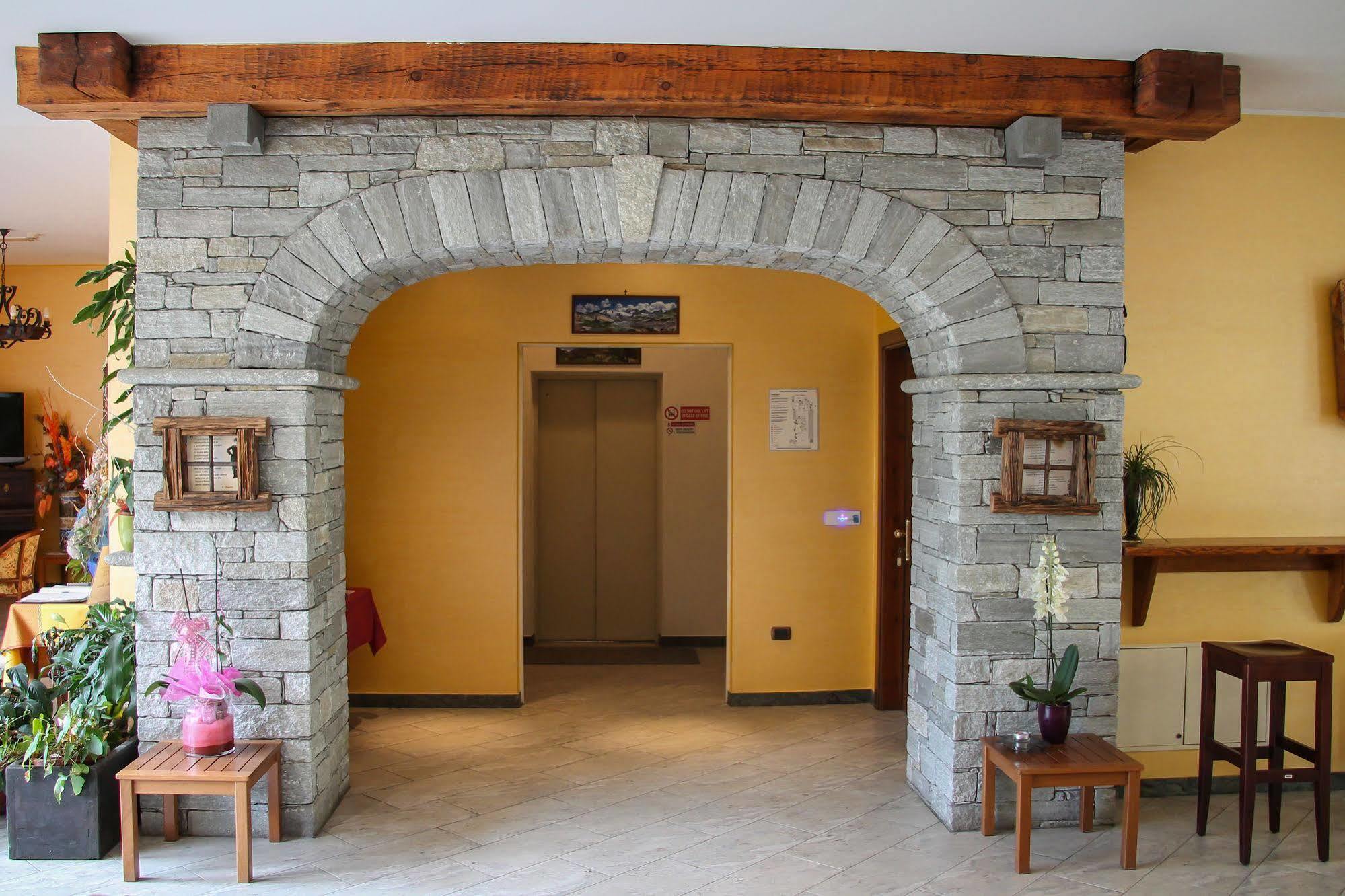 Crabun Hotel Pont-Saint-Martin Exteriör bild